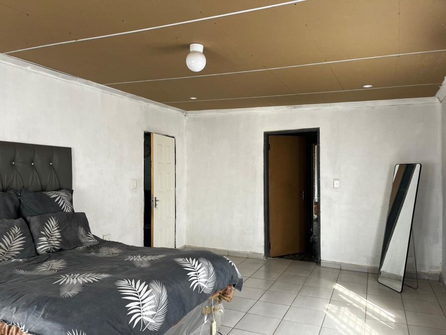 4 Bedroom Property for Sale in Protea Glen Gauteng