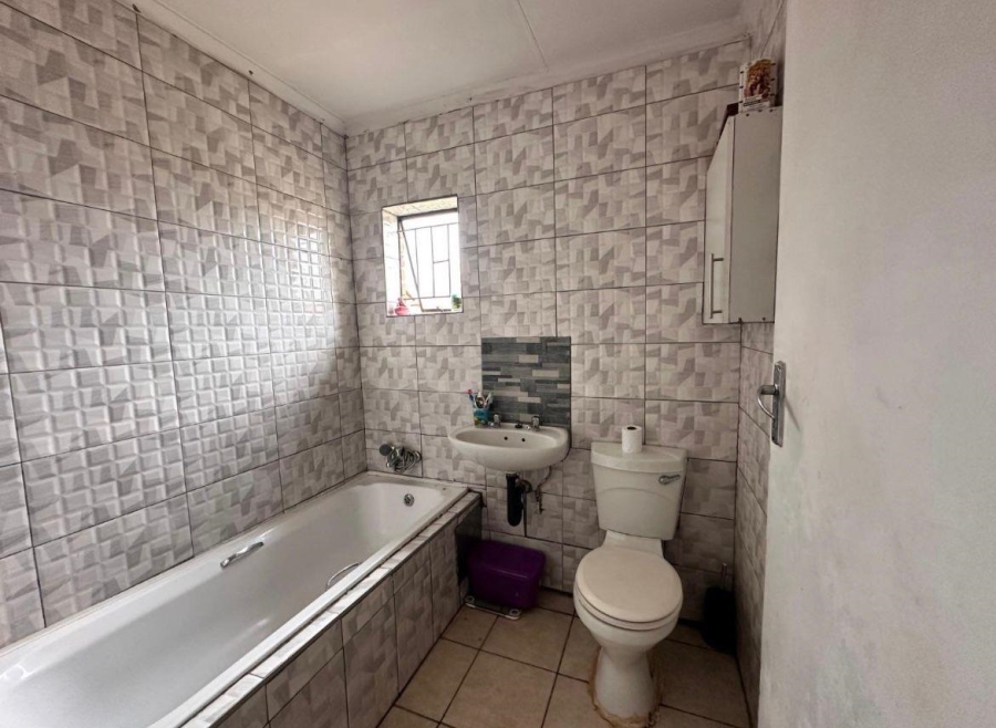 4 Bedroom Property for Sale in Protea Glen Gauteng