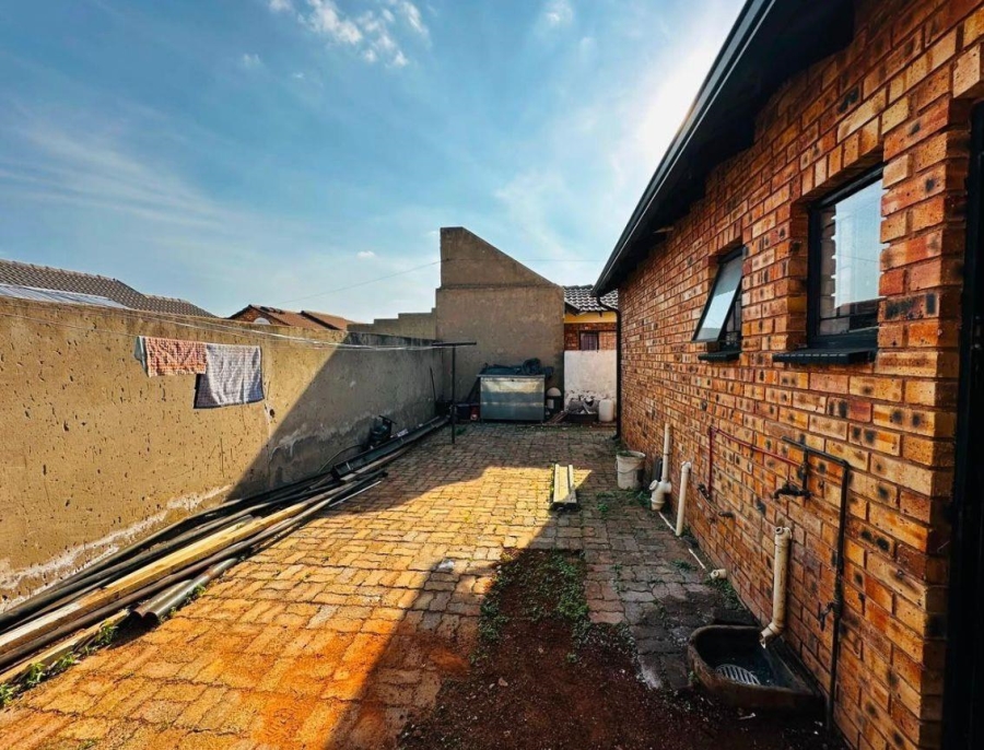 4 Bedroom Property for Sale in Protea Glen Gauteng
