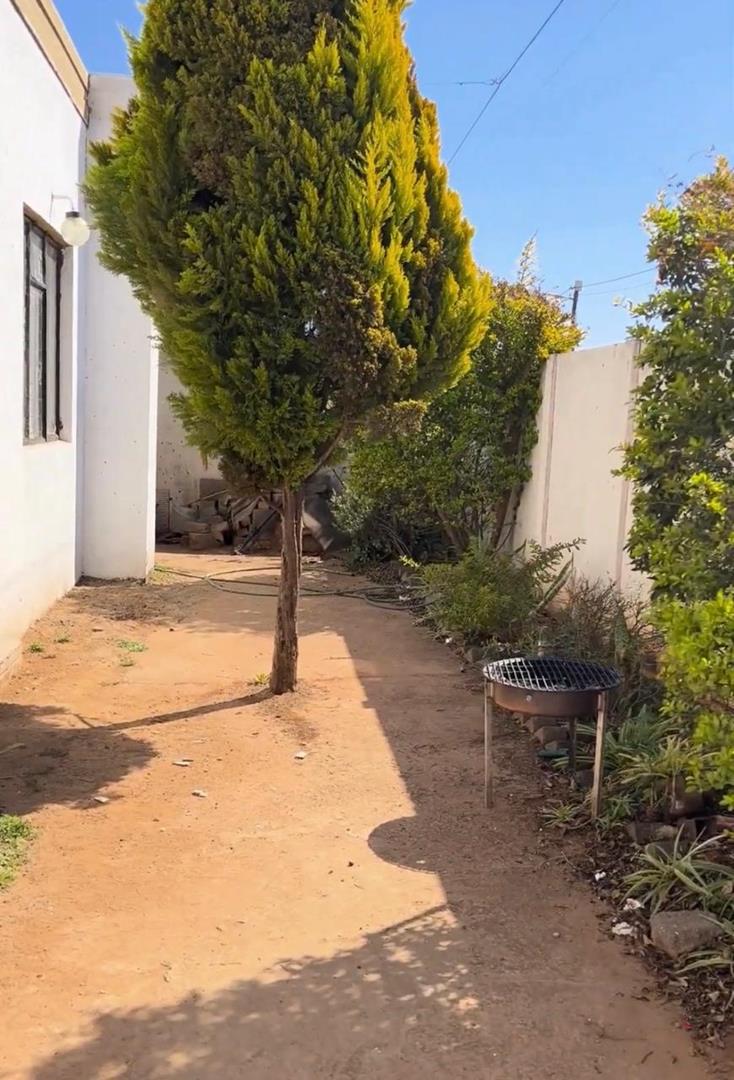 4 Bedroom Property for Sale in Protea Glen Gauteng