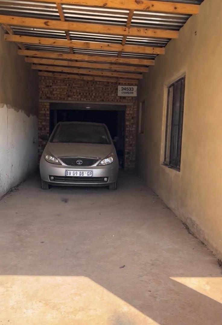 4 Bedroom Property for Sale in Protea Glen Gauteng
