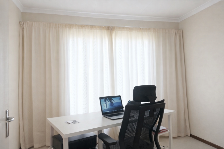 To Let 2 Bedroom Property for Rent in Sonneglans Gauteng