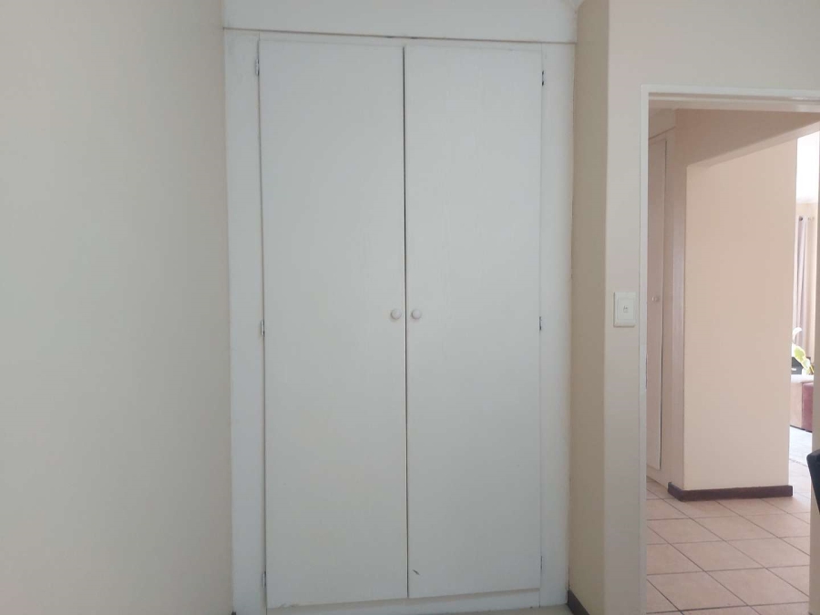 To Let 2 Bedroom Property for Rent in Sonneglans Gauteng