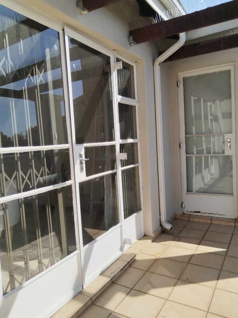 To Let 2 Bedroom Property for Rent in Sonneglans Gauteng
