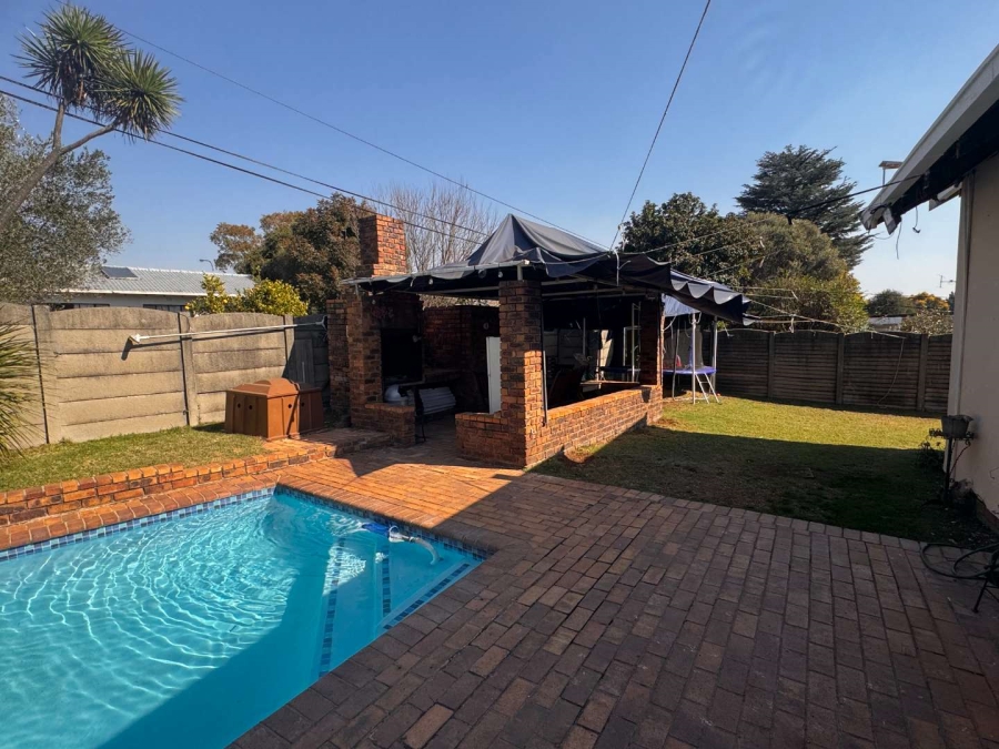 3 Bedroom Property for Sale in Brackendowns Gauteng