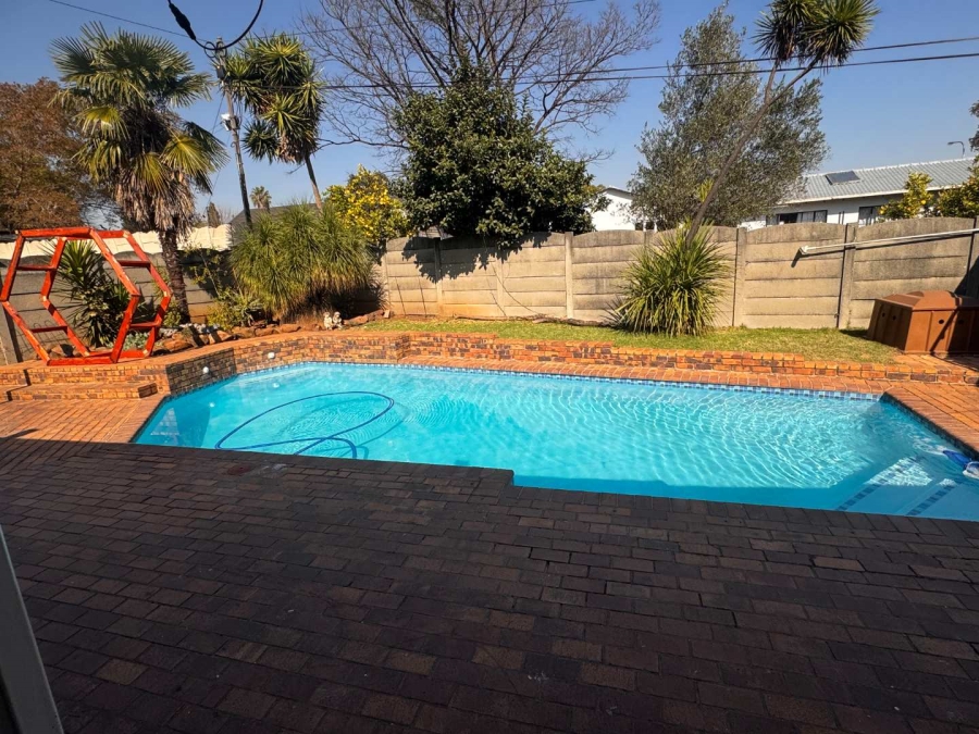 3 Bedroom Property for Sale in Brackendowns Gauteng