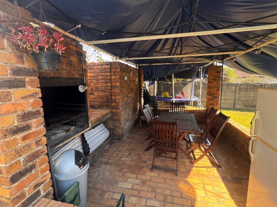 3 Bedroom Property for Sale in Brackendowns Gauteng