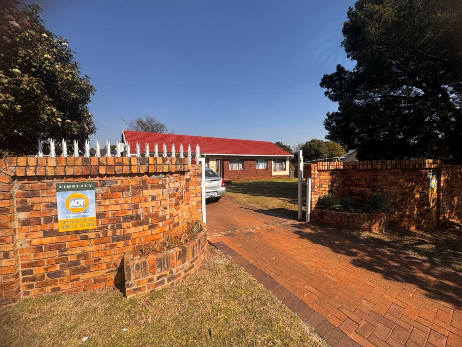 3 Bedroom Property for Sale in Brackendowns Gauteng