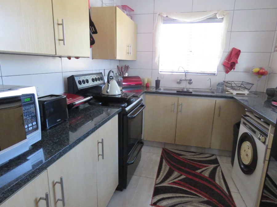 2 Bedroom Property for Sale in Albertsdal Gauteng