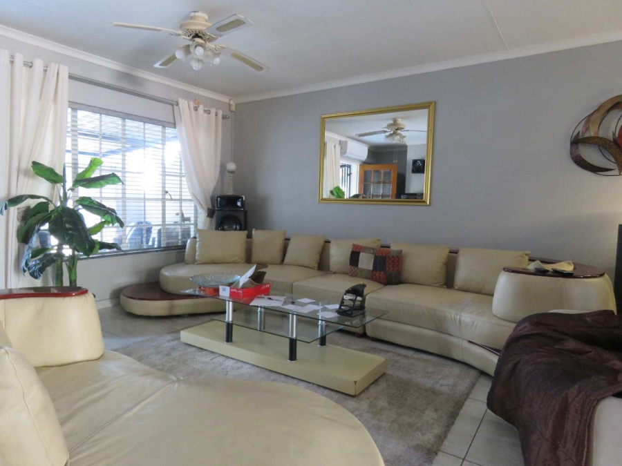 2 Bedroom Property for Sale in Albertsdal Gauteng