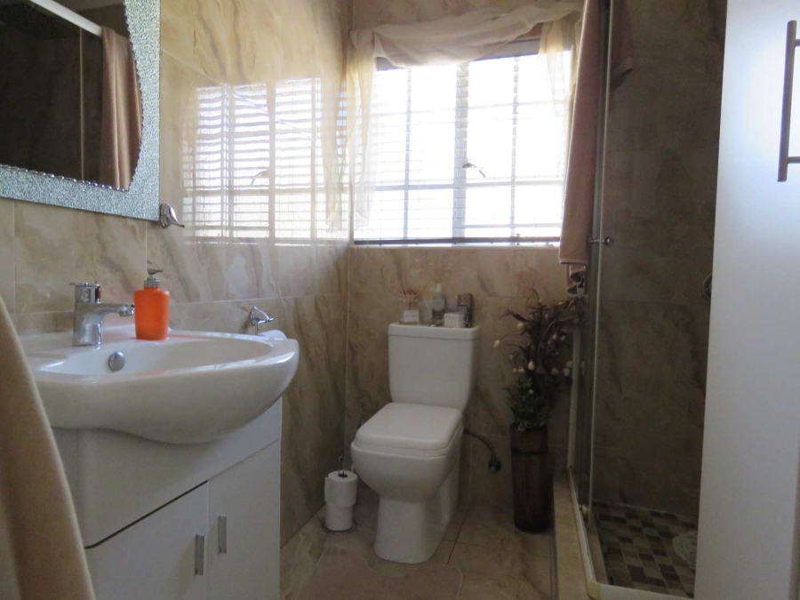 2 Bedroom Property for Sale in Albertsdal Gauteng