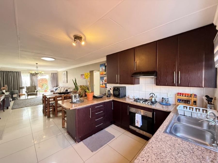 3 Bedroom Property for Sale in Strubensvallei Gauteng