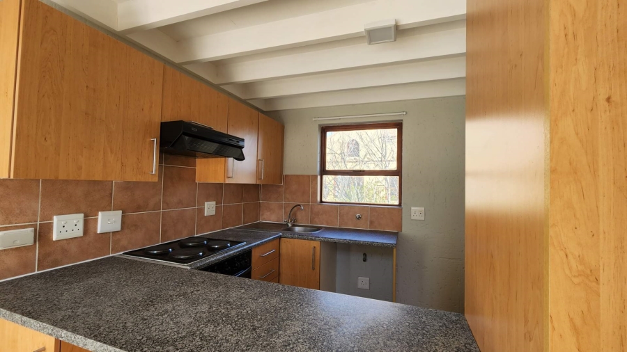 To Let 1 Bedroom Property for Rent in Lonehill Gauteng