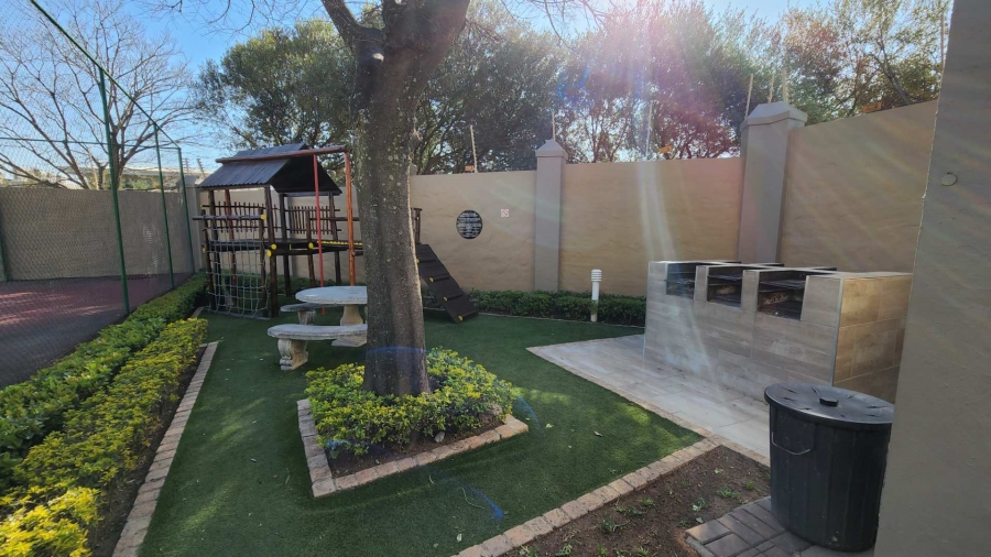 To Let 1 Bedroom Property for Rent in Lonehill Gauteng