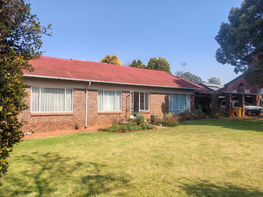5 Bedroom Property for Sale in Hennopspark Gauteng