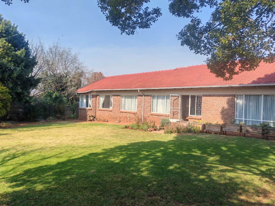 5 Bedroom Property for Sale in Hennopspark Gauteng
