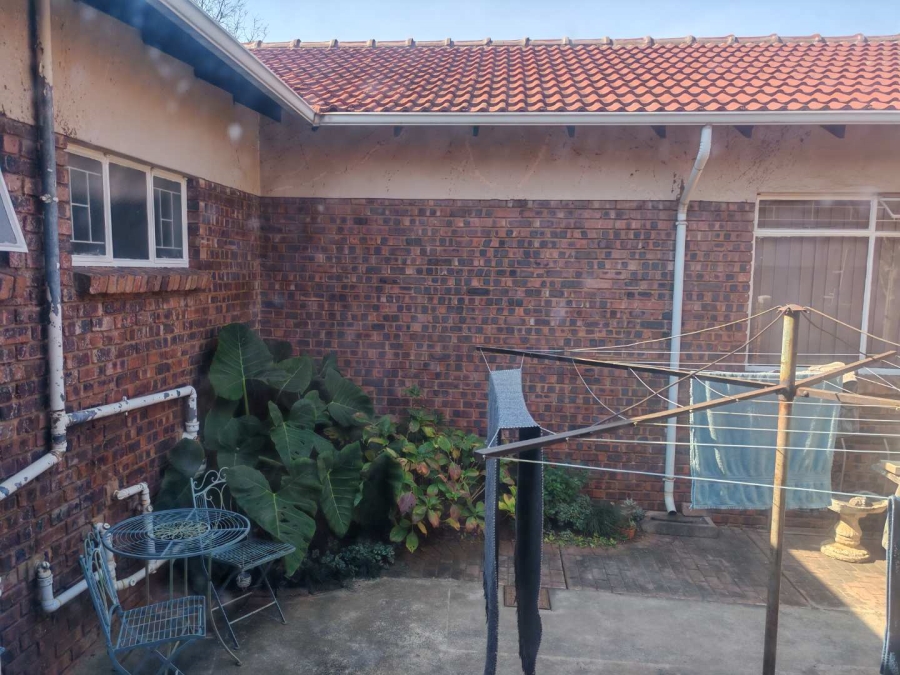 5 Bedroom Property for Sale in Hennopspark Gauteng