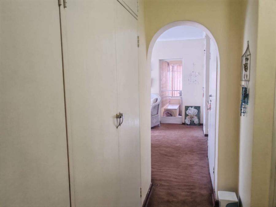 5 Bedroom Property for Sale in Hennopspark Gauteng