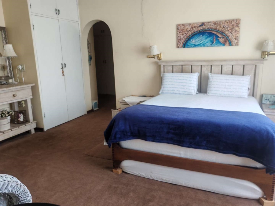 5 Bedroom Property for Sale in Hennopspark Gauteng