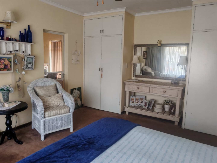 5 Bedroom Property for Sale in Hennopspark Gauteng
