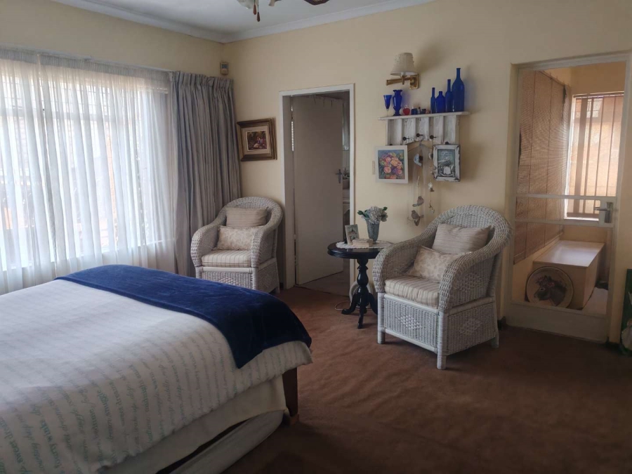 5 Bedroom Property for Sale in Hennopspark Gauteng