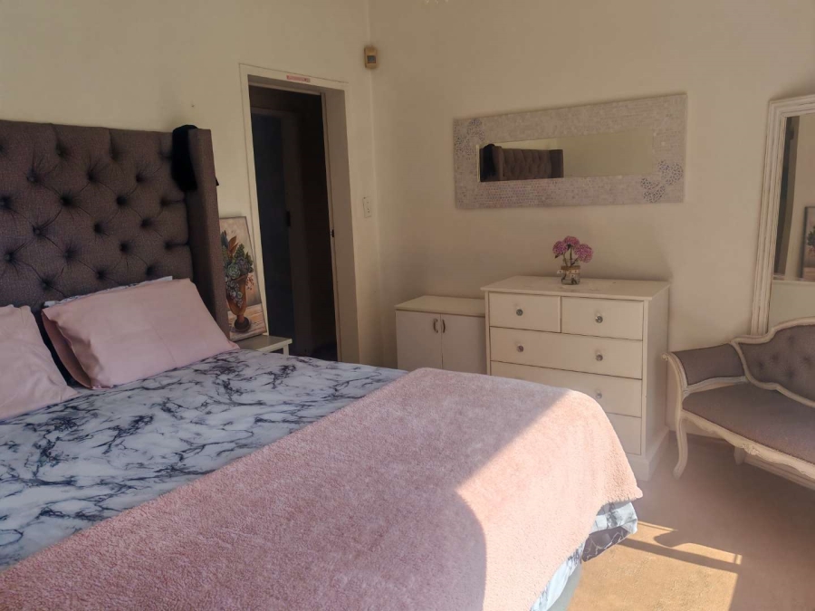 5 Bedroom Property for Sale in Hennopspark Gauteng