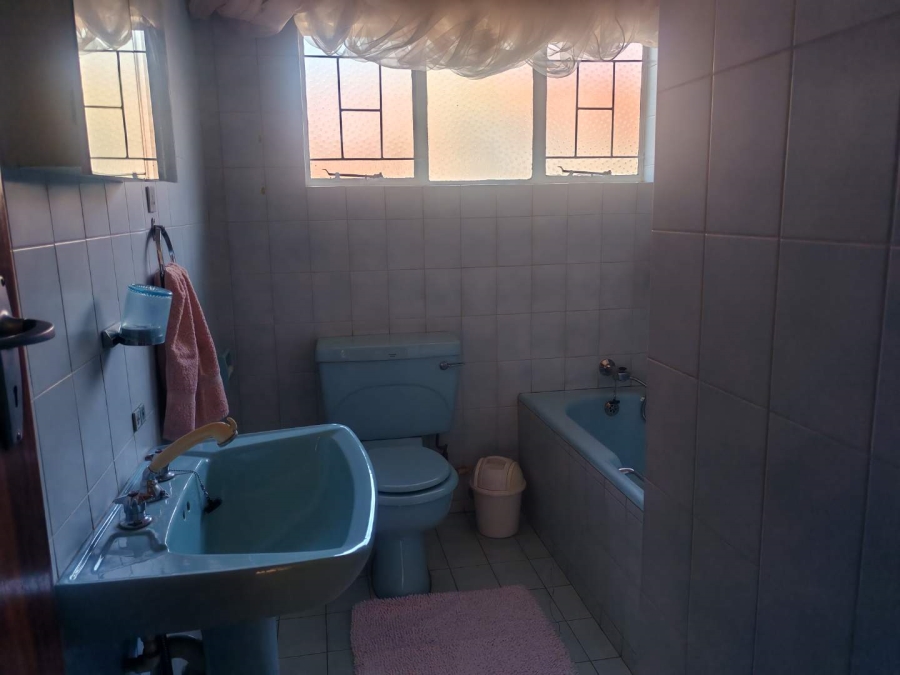 5 Bedroom Property for Sale in Hennopspark Gauteng