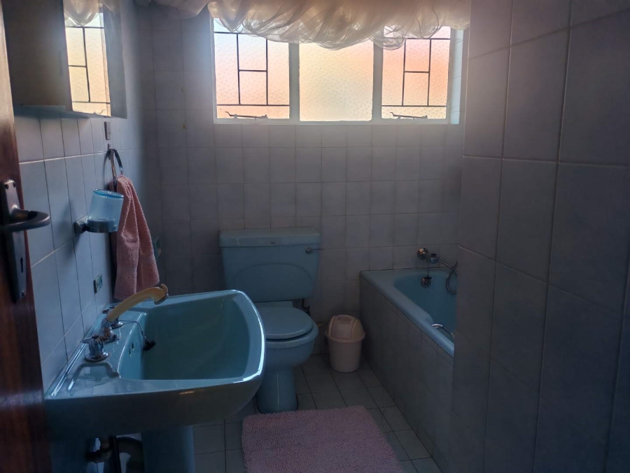 5 Bedroom Property for Sale in Hennopspark Gauteng