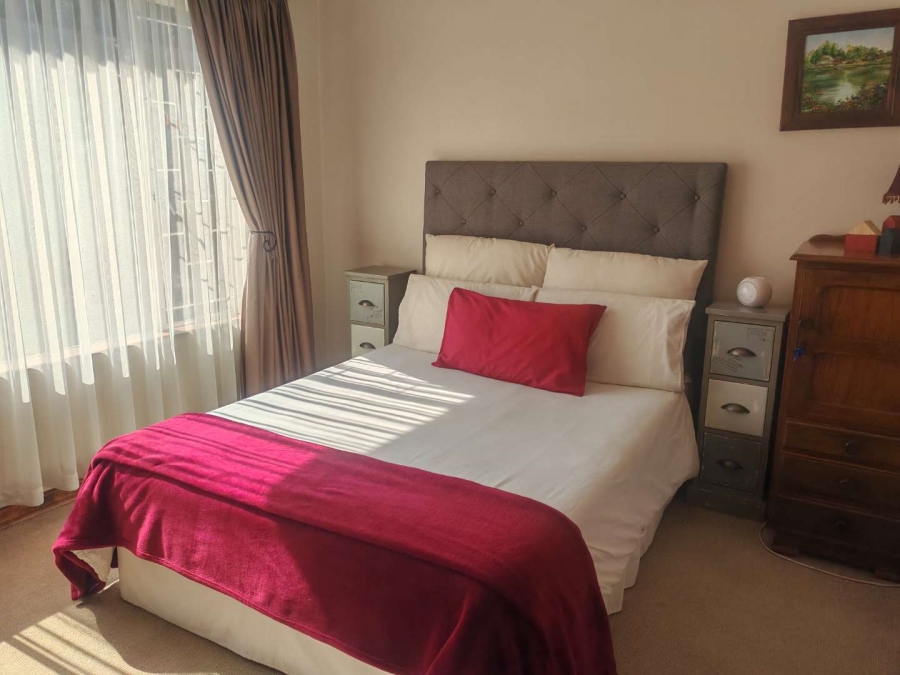 5 Bedroom Property for Sale in Hennopspark Gauteng