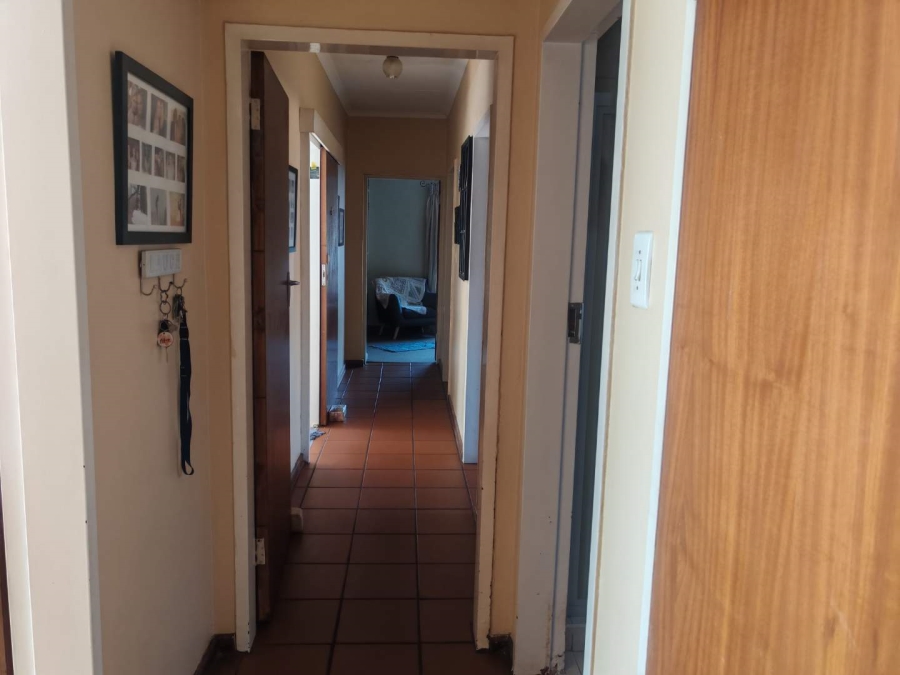 5 Bedroom Property for Sale in Hennopspark Gauteng