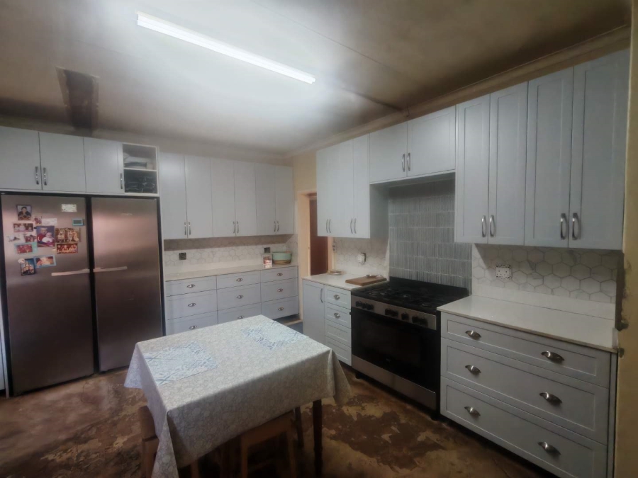 5 Bedroom Property for Sale in Hennopspark Gauteng