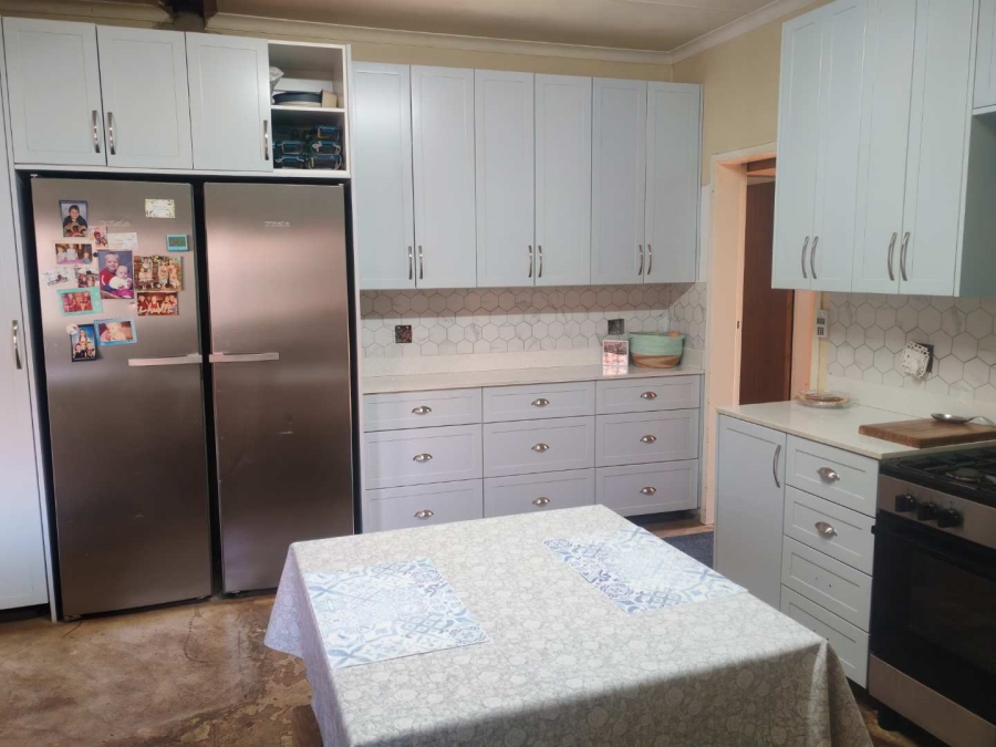 5 Bedroom Property for Sale in Hennopspark Gauteng