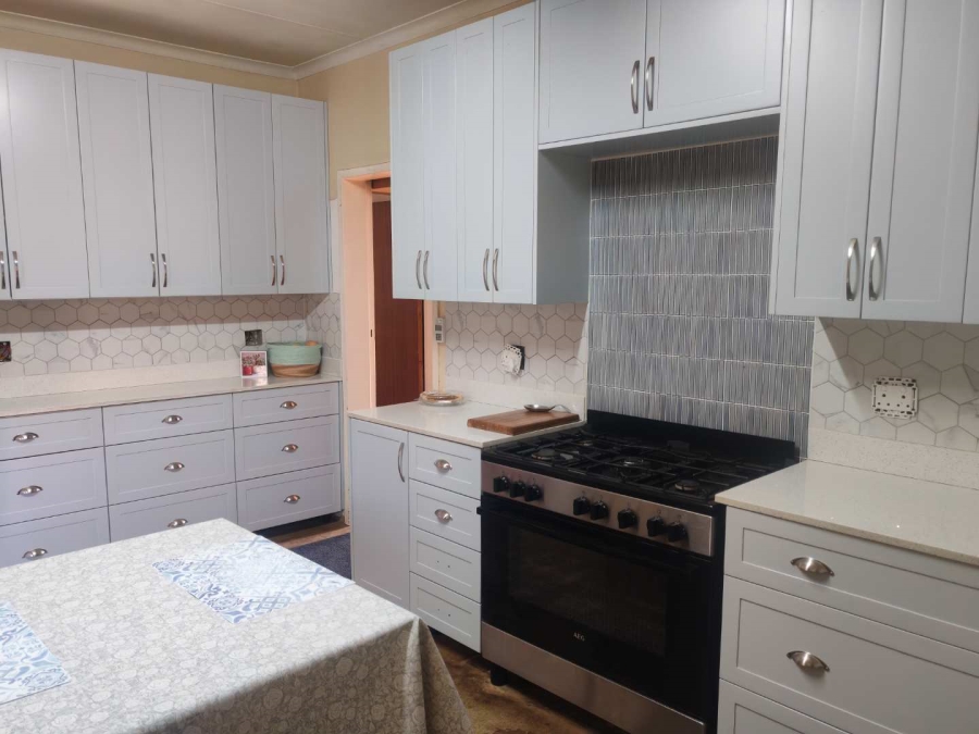 5 Bedroom Property for Sale in Hennopspark Gauteng