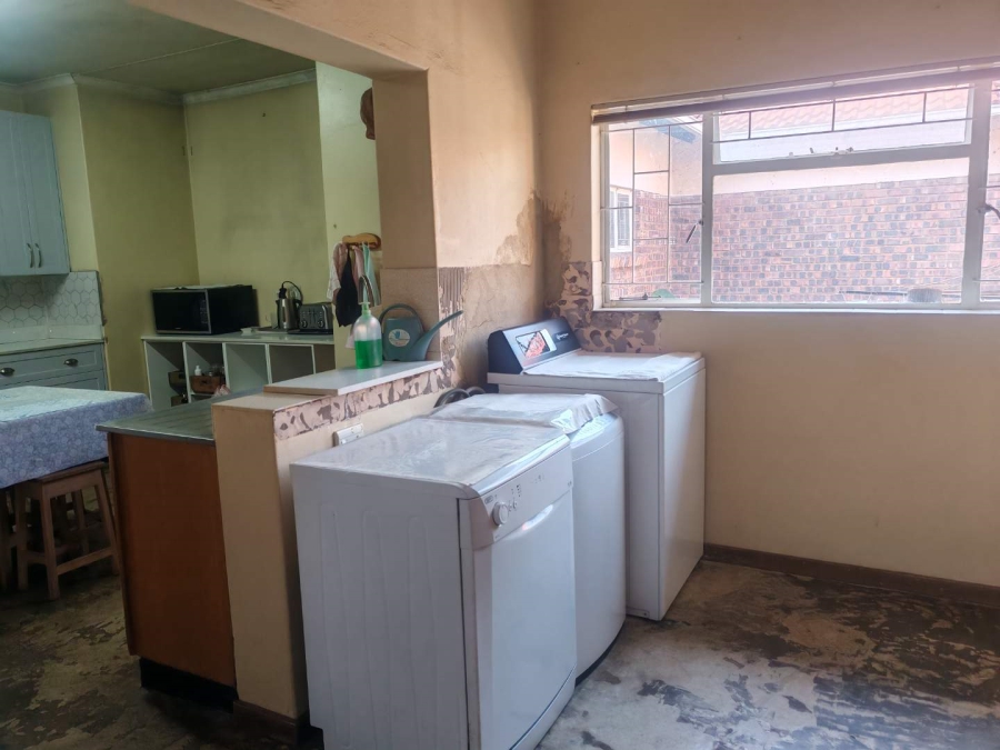 5 Bedroom Property for Sale in Hennopspark Gauteng