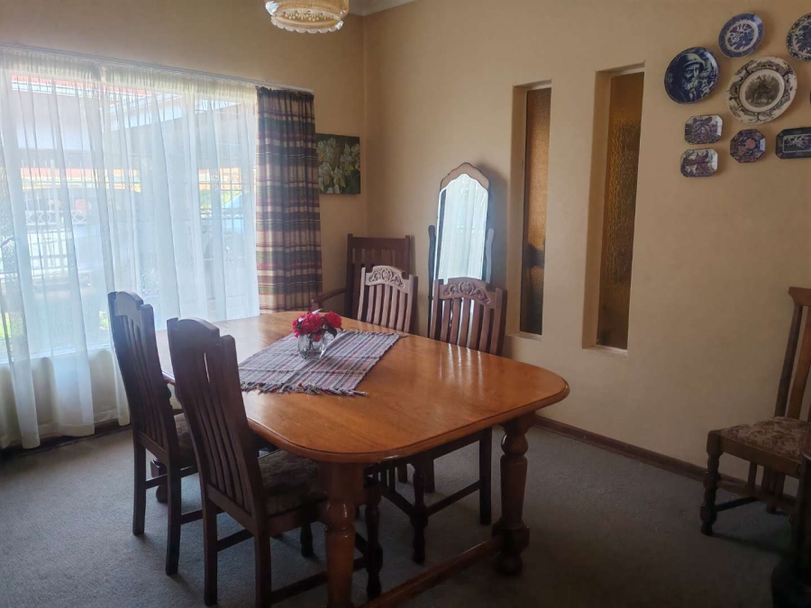 5 Bedroom Property for Sale in Hennopspark Gauteng