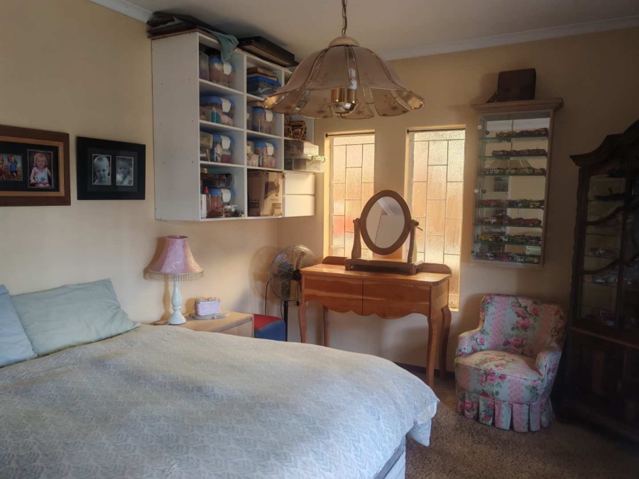 5 Bedroom Property for Sale in Hennopspark Gauteng
