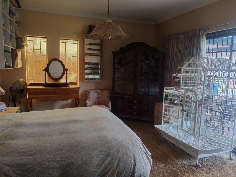 5 Bedroom Property for Sale in Hennopspark Gauteng