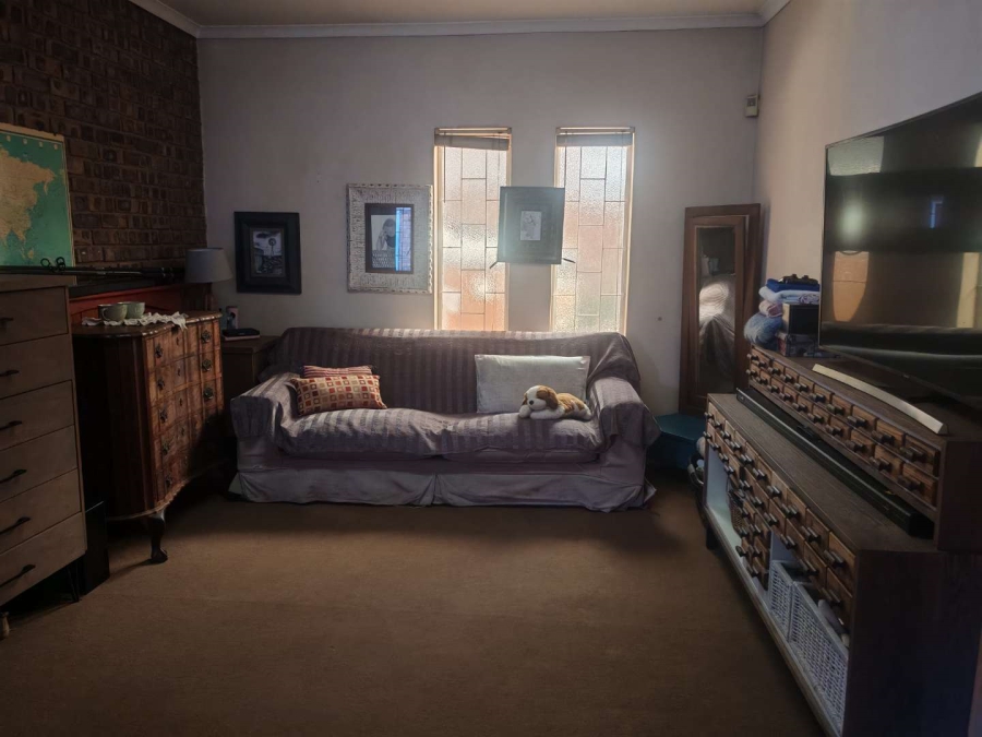 5 Bedroom Property for Sale in Hennopspark Gauteng