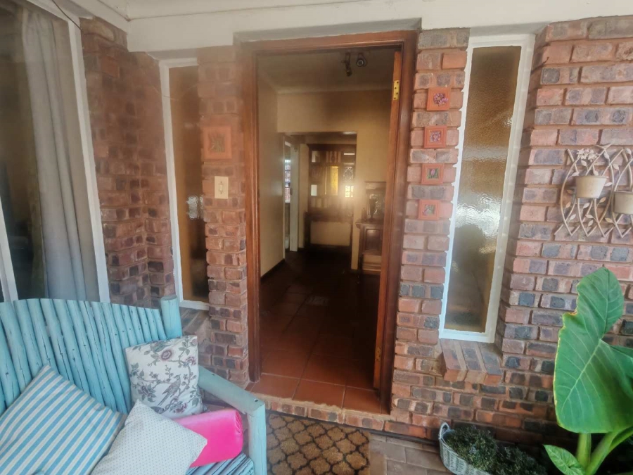5 Bedroom Property for Sale in Hennopspark Gauteng