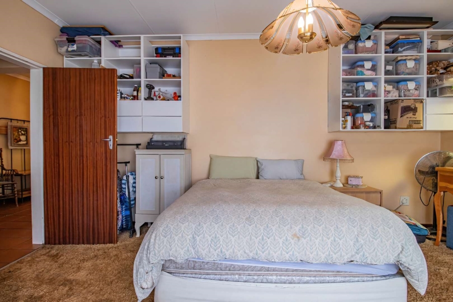 5 Bedroom Property for Sale in Hennopspark Gauteng