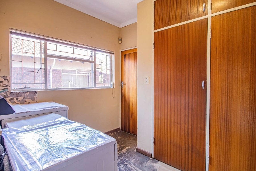 5 Bedroom Property for Sale in Hennopspark Gauteng
