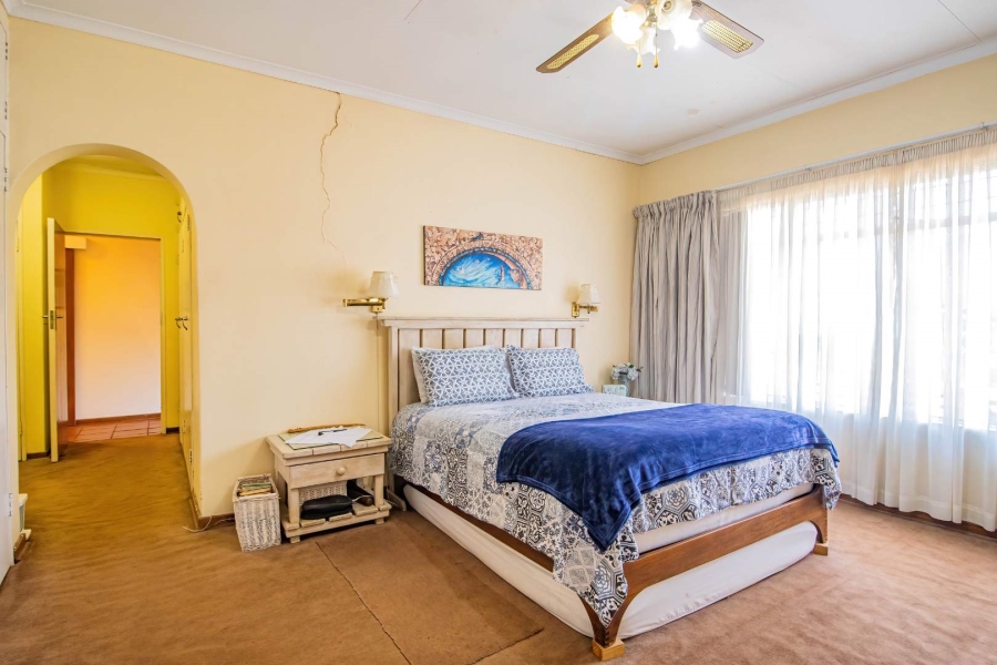 5 Bedroom Property for Sale in Hennopspark Gauteng