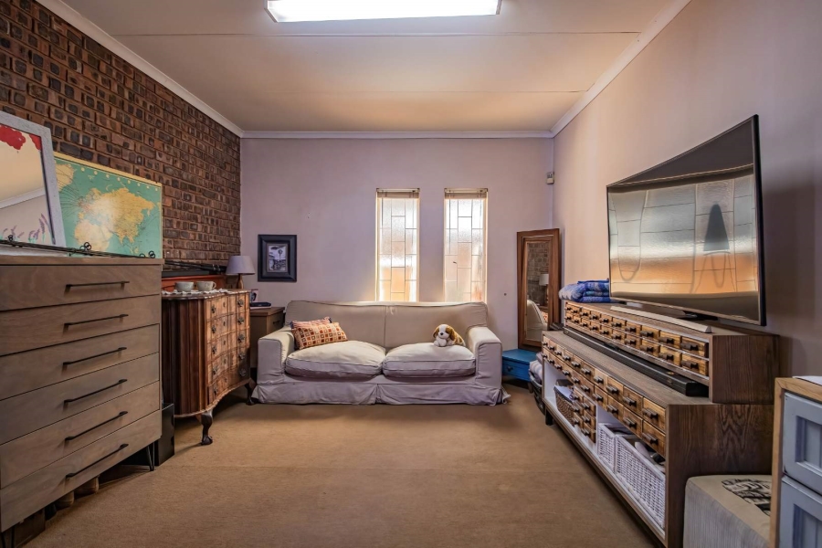 5 Bedroom Property for Sale in Hennopspark Gauteng