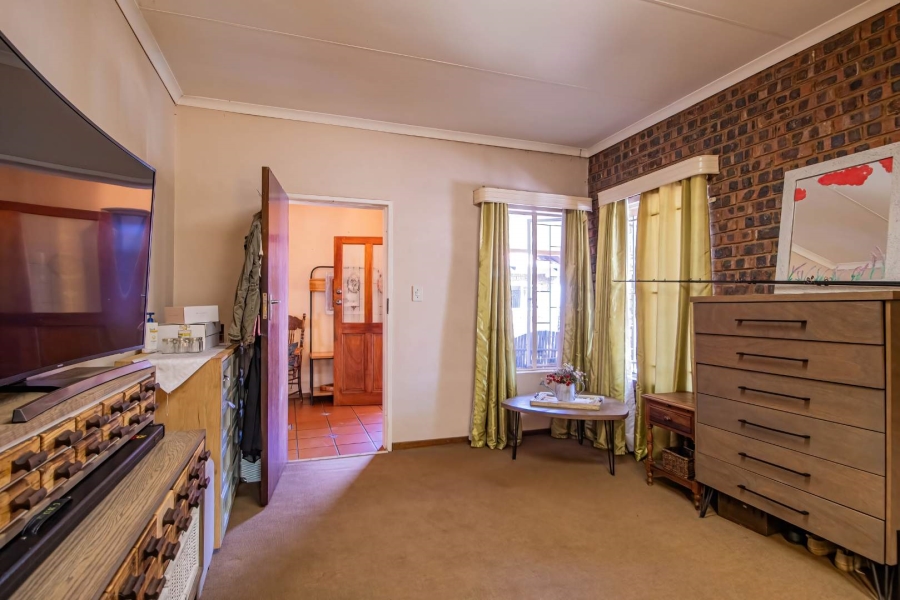 5 Bedroom Property for Sale in Hennopspark Gauteng