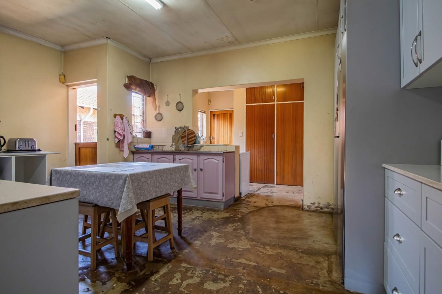 5 Bedroom Property for Sale in Hennopspark Gauteng