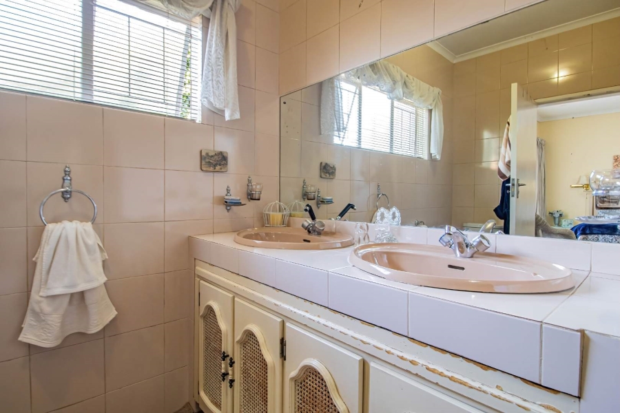 5 Bedroom Property for Sale in Hennopspark Gauteng