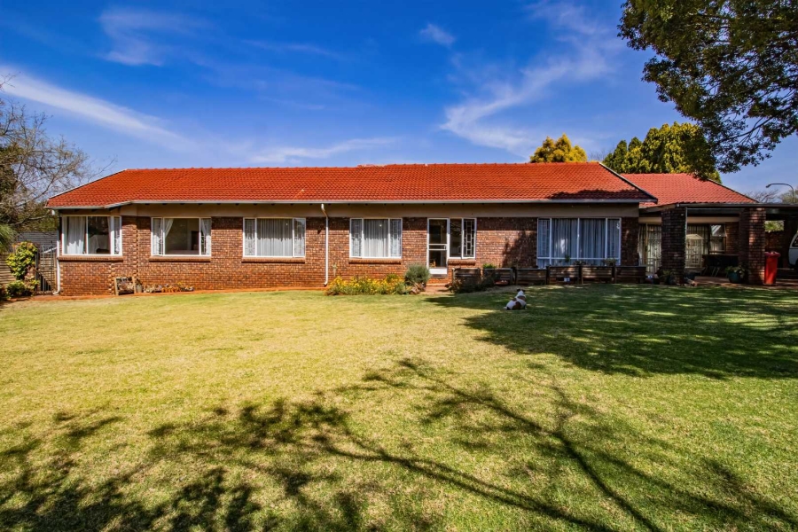 5 Bedroom Property for Sale in Hennopspark Gauteng