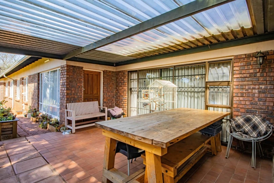 5 Bedroom Property for Sale in Hennopspark Gauteng