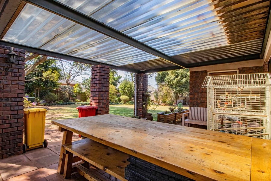 5 Bedroom Property for Sale in Hennopspark Gauteng