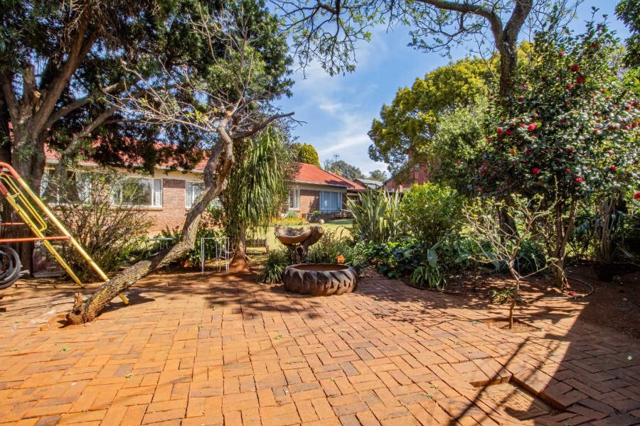 5 Bedroom Property for Sale in Hennopspark Gauteng